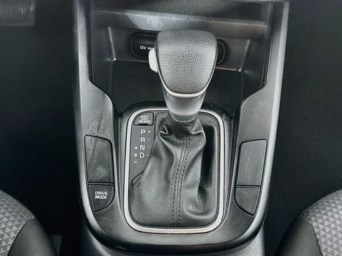 Used 2025 Kia Soul LX w/ LX Technology Package FWD image 25