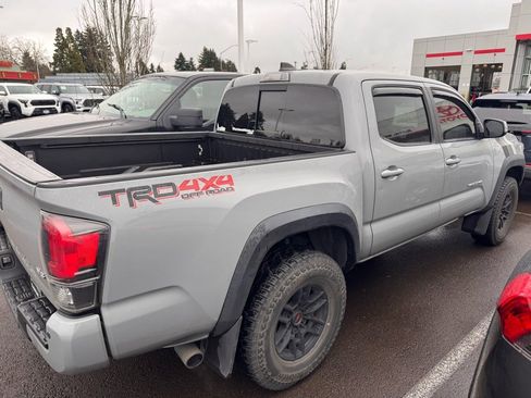 Used 2021 Toyota Tacoma TRD Off-Road w/ TRD Premium Off Road Package image 4