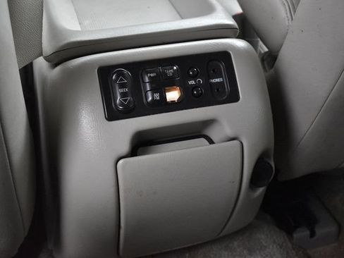 Used 2000 Chevrolet Suburban LT w/ LT Preferred Equipment Group AWD/4WD image 16