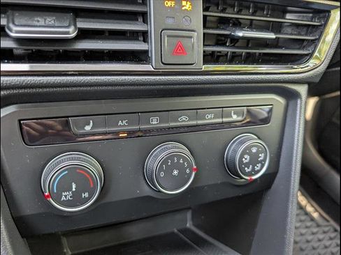 Certified 2022 Volkswagen Taos SE image 35