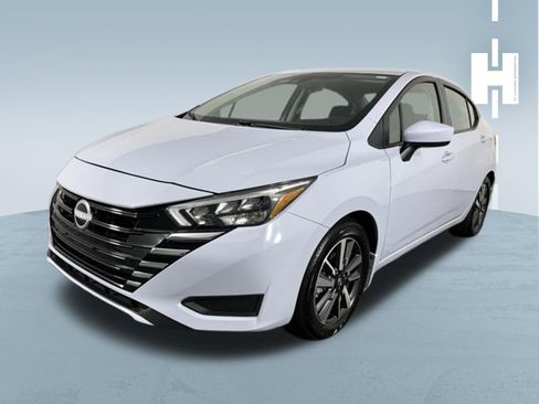 Used 2025 Nissan Versa SV w/ Trunk Package FWD image 4