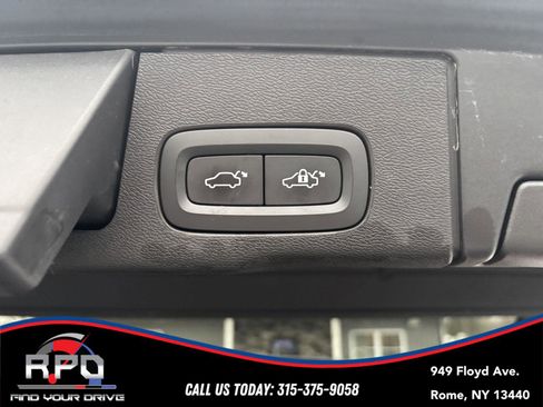 Used 2020 Volvo XC60 T6 Momentum image 33