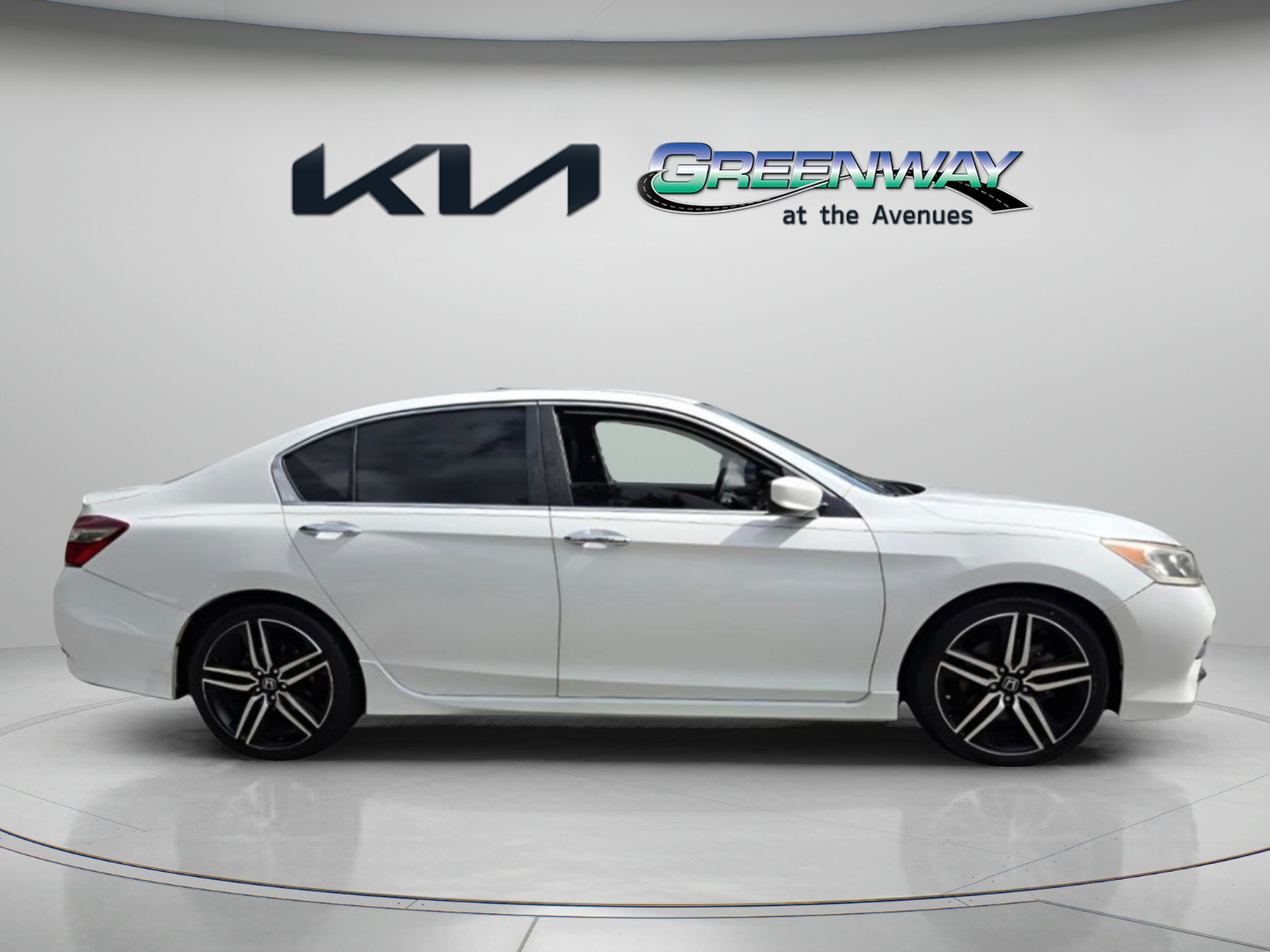 Used 2017 Honda Accord Sport image 8