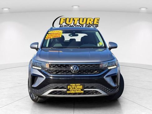 Used 2024 Volkswagen Taos SE FWD image 2