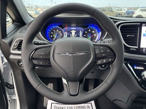 New 2026 Chrysler Pacifica Select image 13