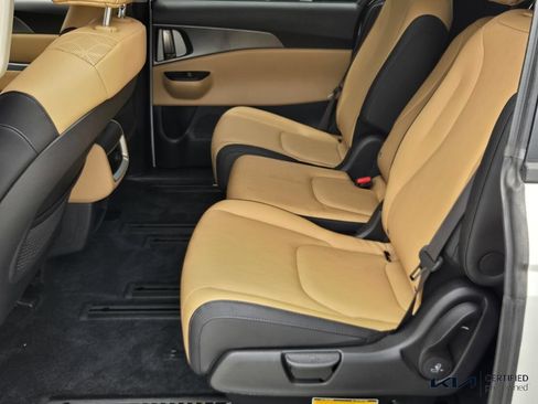 Certified 2023 Kia Carnival LX FWD image 10