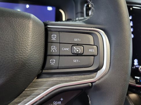 Used 2024 Jeep Wagoneer Series III AWD/4WD image 25