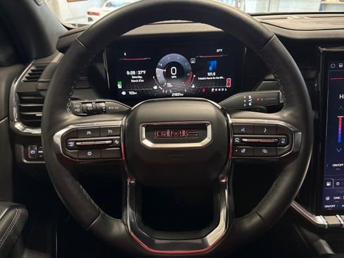 Used 2025 GMC Acadia Elevation image 18