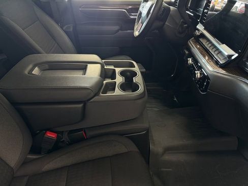 Used 2024 GMC Sierra 2500 SLE AWD/4WD image 4