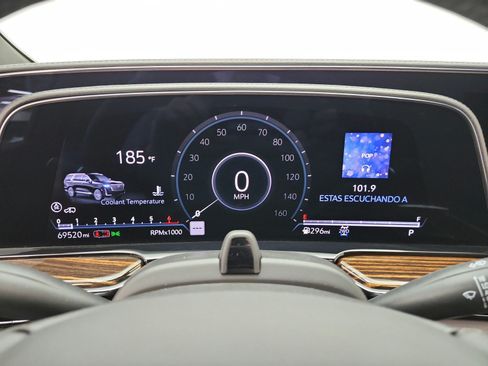 Used 2023 Cadillac Escalade ESV Premium Luxury w/ LPO, Radiant Package AWD/4WD image 10