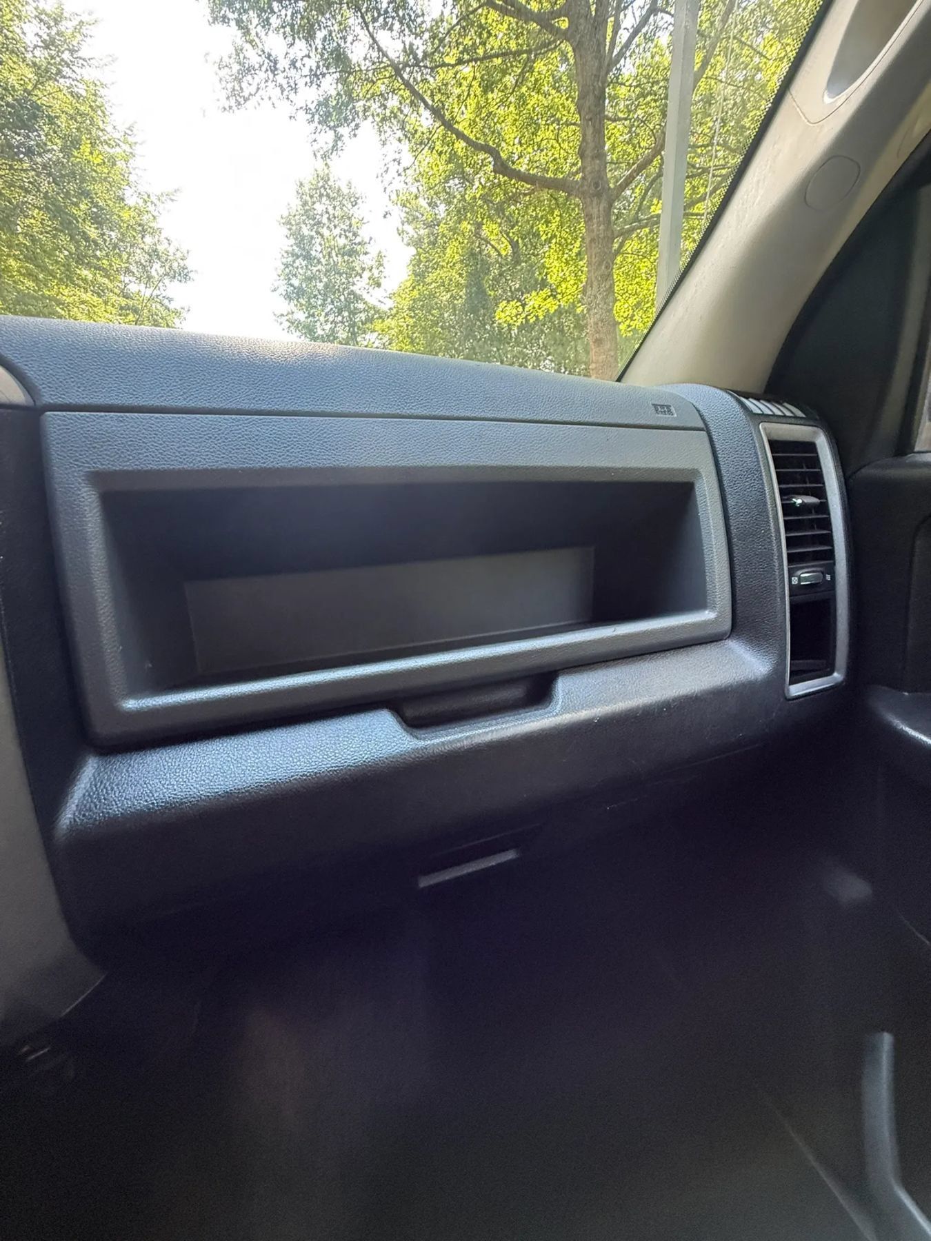 Used 2015 RAM 1500 Express RWD image 23