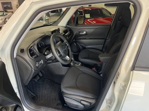 Used 2023 Jeep Renegade Altitude w/ Sun/Sound Group AWD/4WD image 32