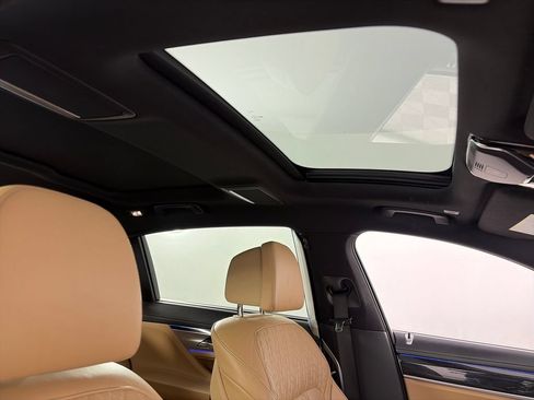 Used 2017 BMW 750i xDrive AWD/4WD image 33