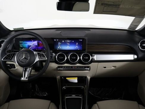 New 2026 Mercedes-Benz GLB 250 image 4