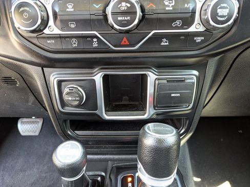 Used 2022 Jeep Gladiator Sport AWD/4WD image 23