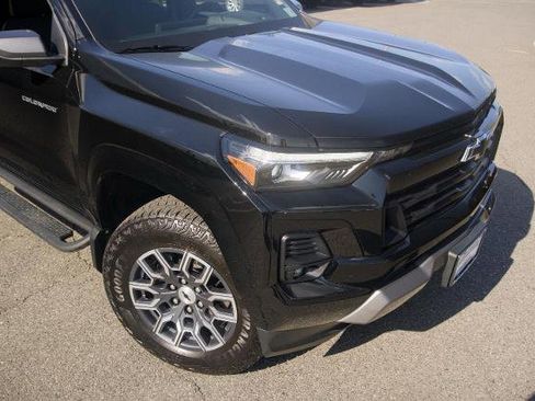 Used 2025 Chevrolet Colorado Z71 w/ Technology Package AWD/4WD image 2