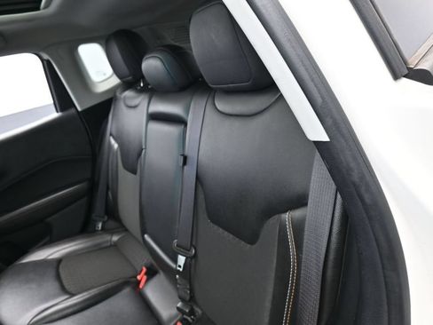 Used 2020 Jeep Compass Latitude FWD image 32