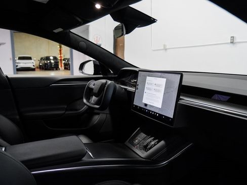 Used 2022 Tesla Model S Plaid image 28