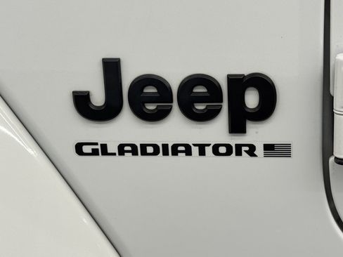 Used 2023 Jeep Gladiator Willys image 19