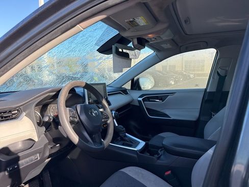 Used 2019 Toyota RAV4 XLE w/ Convenience Package image 6