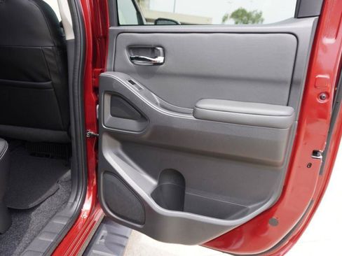 Used 2024 Nissan Frontier SL RWD image 23