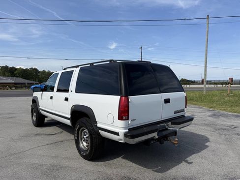 Used 1999 Chevrolet Suburban 2500 w/ Preferred Equipment Group 2 image 3
