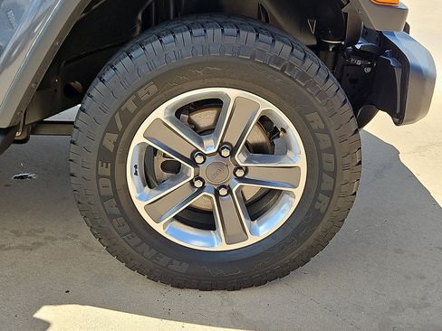 Used 2021 Jeep Wrangler Unlimited Sahara AWD/4WD image 5