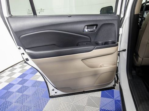 Used 2020 Honda Pilot Touring image 14