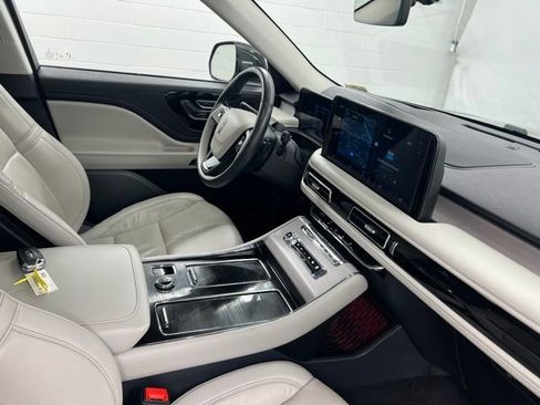Certified 2025 Lincoln Aviator Reserve w/ Illumination Package AWD/4WD image 28