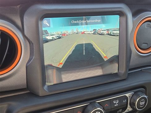 Used 2021 Jeep Gladiator Mojave image 18