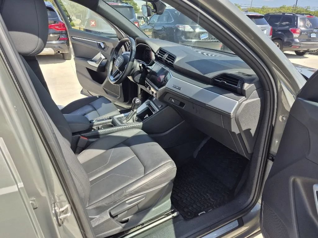 Used 2020 Audi Q3 2.0T Premium w/ Convenience Package AWD/4WD image 19