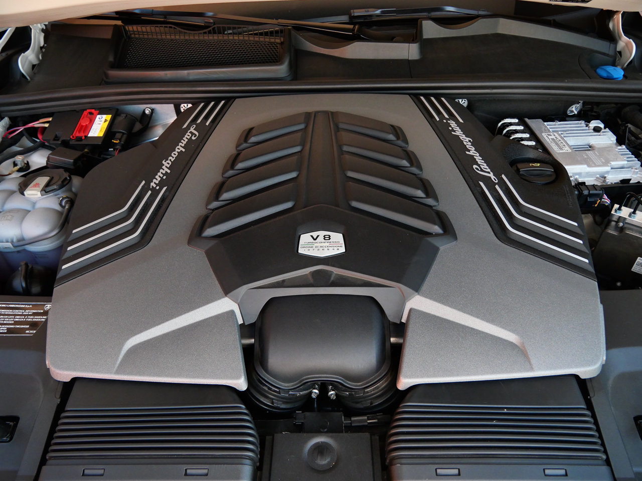 Used 2020 Lamborghini Urus AWD/4WD image 25