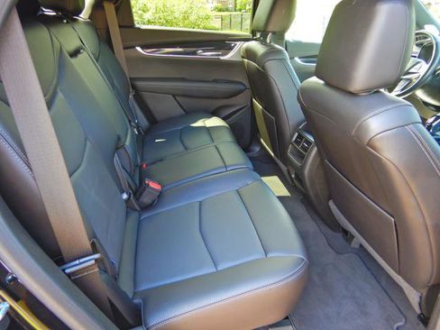 Used 2023 Cadillac XT5 Premium Luxury w/ Technology Package AWD/4WD image 16
