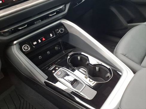 Certified 2025 Audi Q5 Premium w/ Convenience Package AWD/4WD image 19