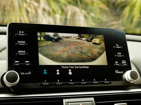 Used 2018 Honda Accord Hybrid image 19