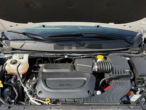 Used 2025 Chrysler Pacifica Select FWD image 35