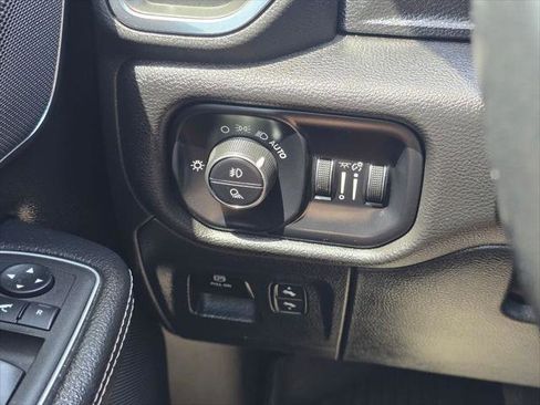 Certified 2024 RAM 1500 Laramie RWD image 31