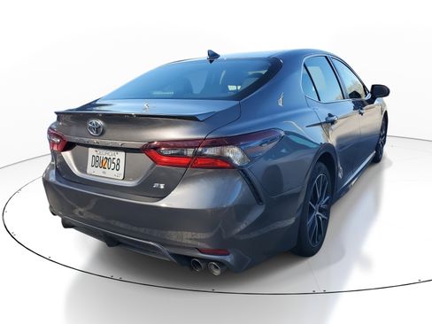 Used 2024 Toyota Camry SE image 9