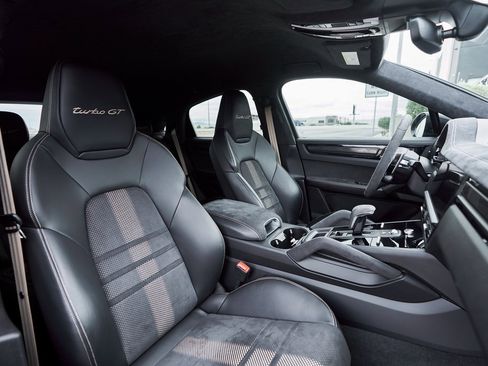 Used 2022 Porsche Cayenne Turbo GT image 41