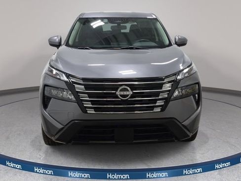 Used 2024 Nissan Rogue SV image 3