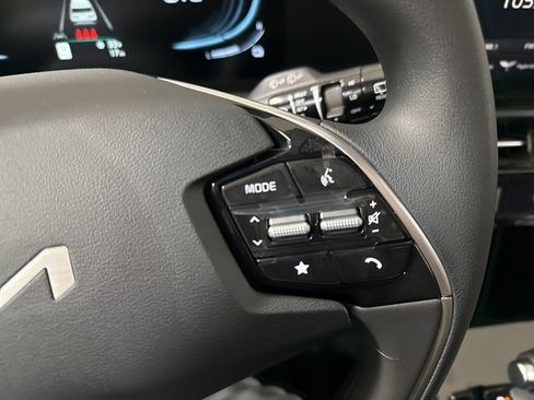New 2025 Kia Niro LX image 21