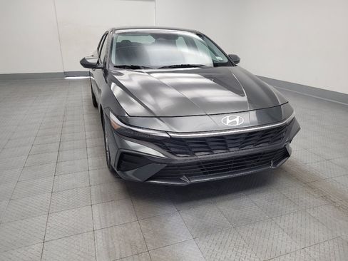 Used 2025 Hyundai Elantra SE FWD image 14