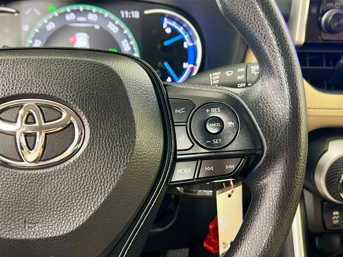 Used 2025 Toyota RAV4 LE image 19