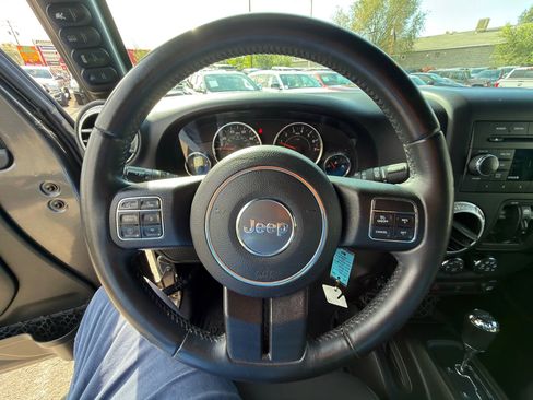 Used 2017 Jeep Wrangler Unlimited Sahara w/ Max Tow Package image 26