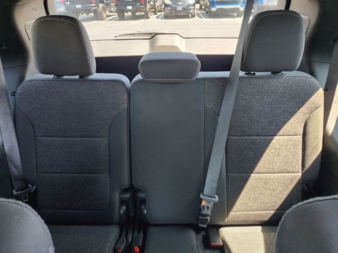 Used 2025 Chevrolet Traverse LT image 18