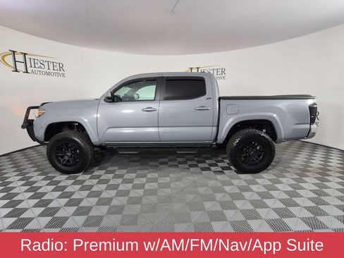 Used 2020 Toyota Tacoma SR5 AWD/4WD image 7