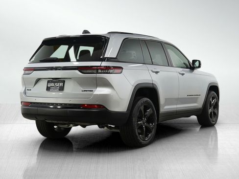 Used 2024 Jeep Grand Cherokee Limited w/ Black Appearance Package AWD/4WD image 5