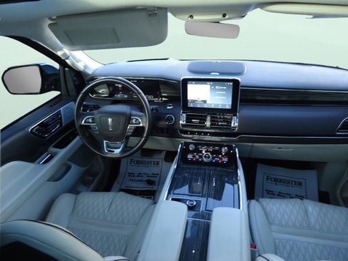 Used 2020 Lincoln Navigator Black Label w/ Cargo Convenience Package image 10