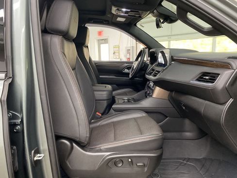 Used 2024 Chevrolet Suburban High Country w/ Advanced Technology Package image 19