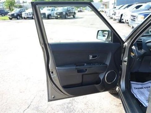 Used 2010 Kia Soul + FWD image 11